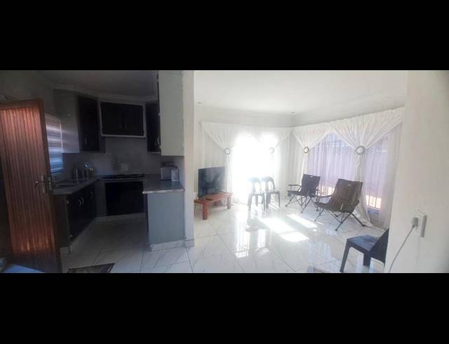 3 BEDROOM HOUSE FOR SALE IN PROTEA NORTH